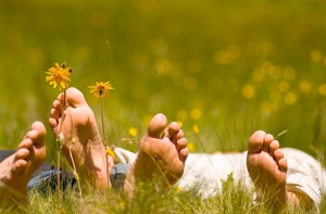 feet-grass